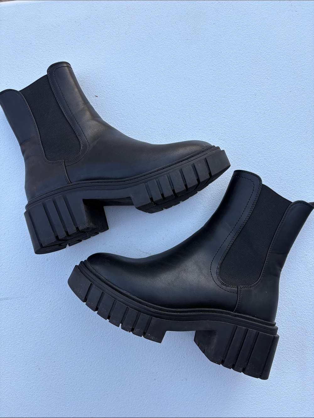 Black Chunky Chelsea Boots - size 9